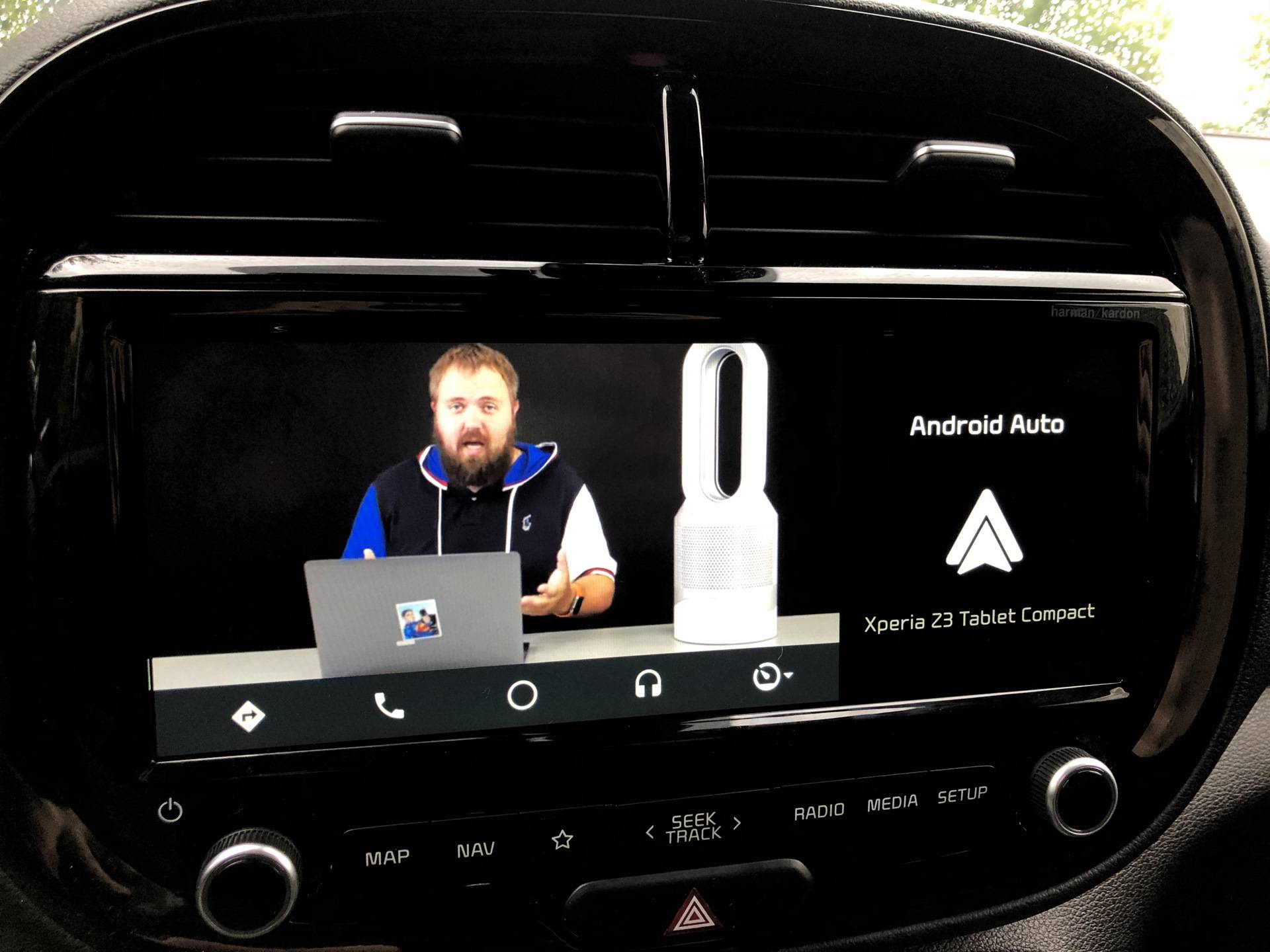 Видео приложения андроид авто. CARSTREAM auto для Android auto. Магнитола Харман Кардон. Андроид авто последняя версия. Беспроводной Android auto.